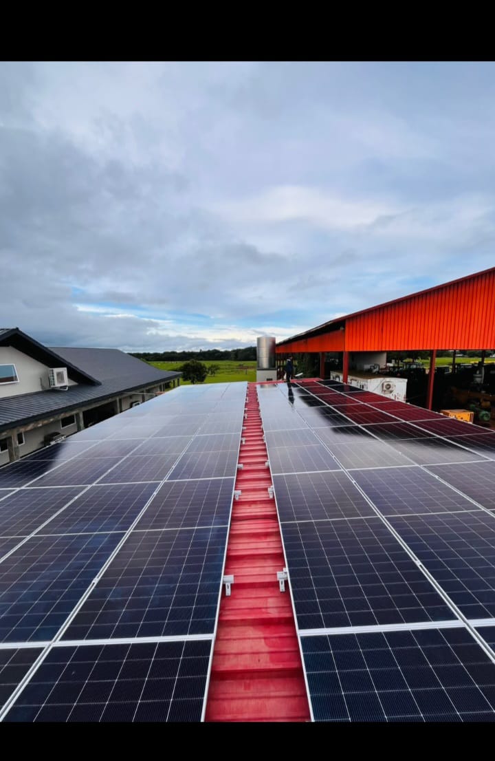 Instalación de paneles solares sobre cubierta